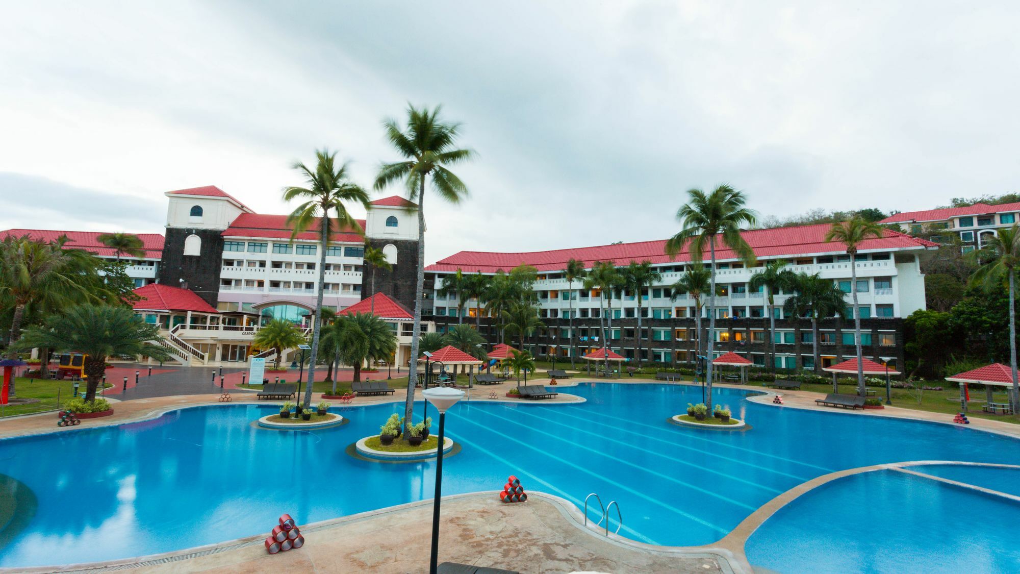 Canyon Cove Hotel And Spa Nasugbu Esterno foto